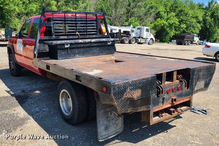 image for item MO9886 2004 Chevrolet Silverado 3500  Ext. Cab pickup truck