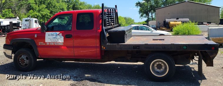 image for item MO9886 2004 Chevrolet Silverado 3500  Ext. Cab pickup truck