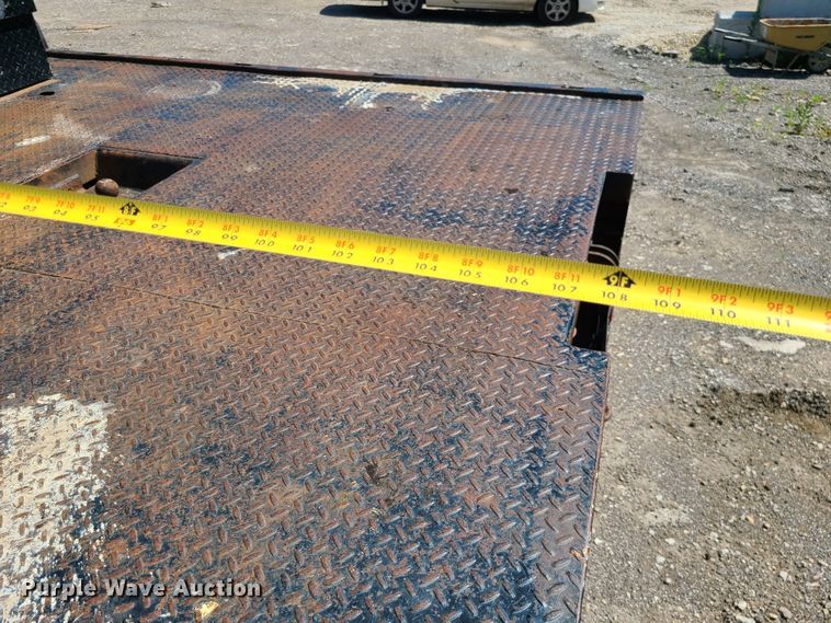 image for item MO9886 2004 Chevrolet Silverado 3500  Ext. Cab pickup truck