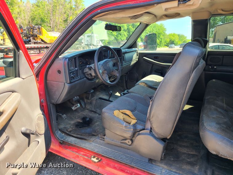 image for item MO9886 2004 Chevrolet Silverado 3500  Ext. Cab pickup truck