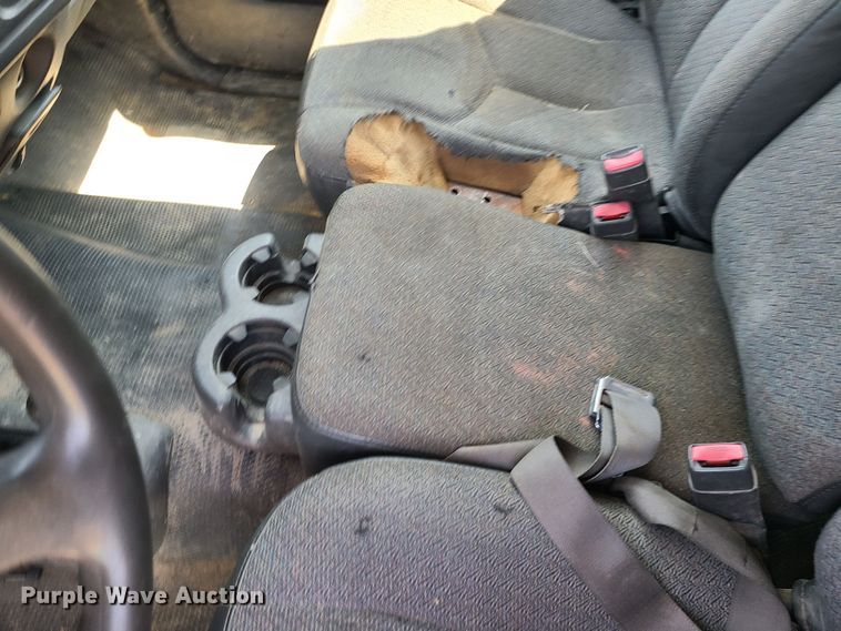 image for item MO9886 2004 Chevrolet Silverado 3500  Ext. Cab pickup truck