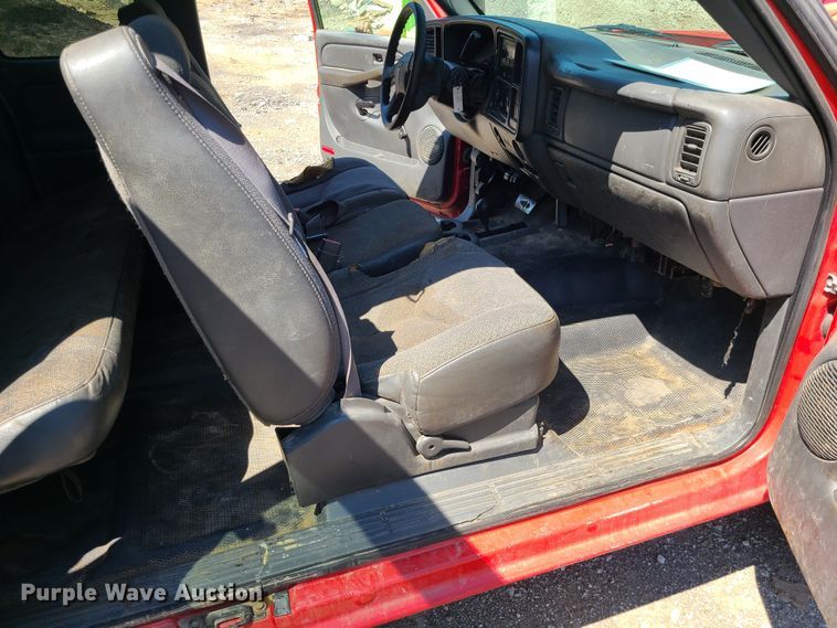 image for item MO9886 2004 Chevrolet Silverado 3500  Ext. Cab pickup truck