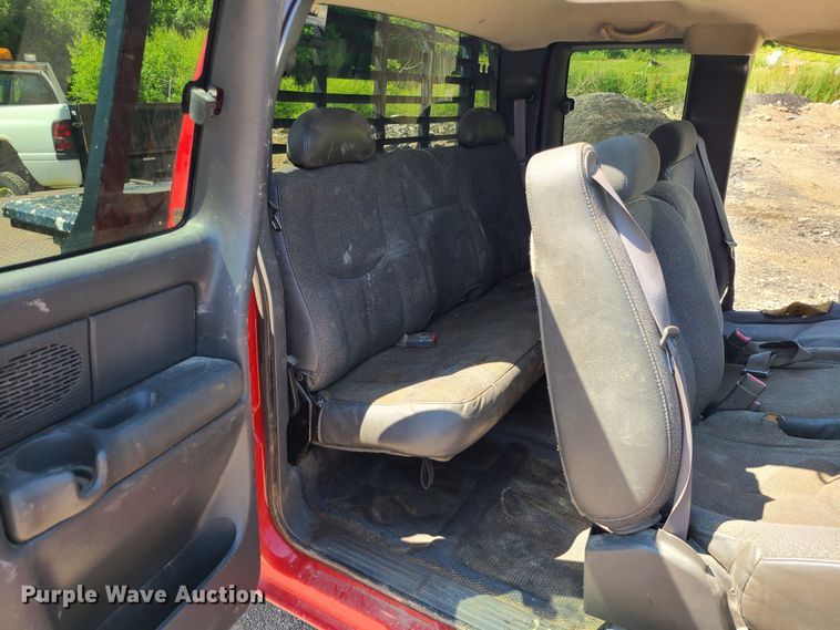 image for item MO9886 2004 Chevrolet Silverado 3500  Ext. Cab pickup truck