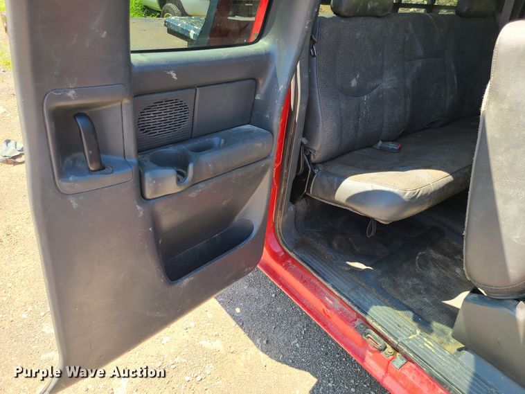 image for item MO9886 2004 Chevrolet Silverado 3500  Ext. Cab pickup truck