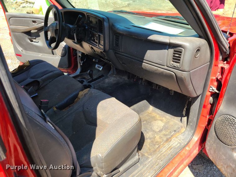 image for item MO9886 2004 Chevrolet Silverado 3500  Ext. Cab pickup truck