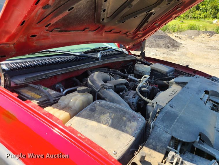 image for item MO9886 2004 Chevrolet Silverado 3500  Ext. Cab pickup truck