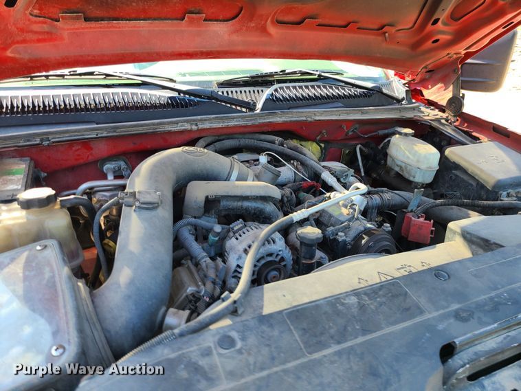 image for item MO9886 2004 Chevrolet Silverado 3500  Ext. Cab pickup truck