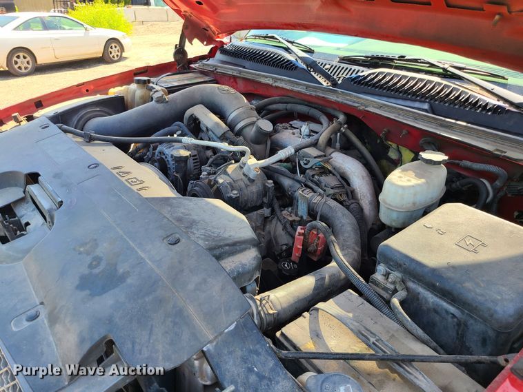 image for item MO9886 2004 Chevrolet Silverado 3500  Ext. Cab pickup truck