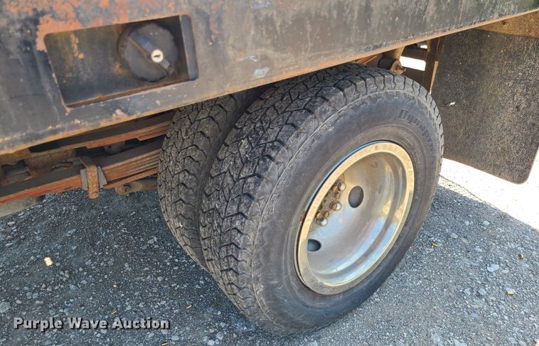 image for item MO9886 2004 Chevrolet Silverado 3500  Ext. Cab pickup truck