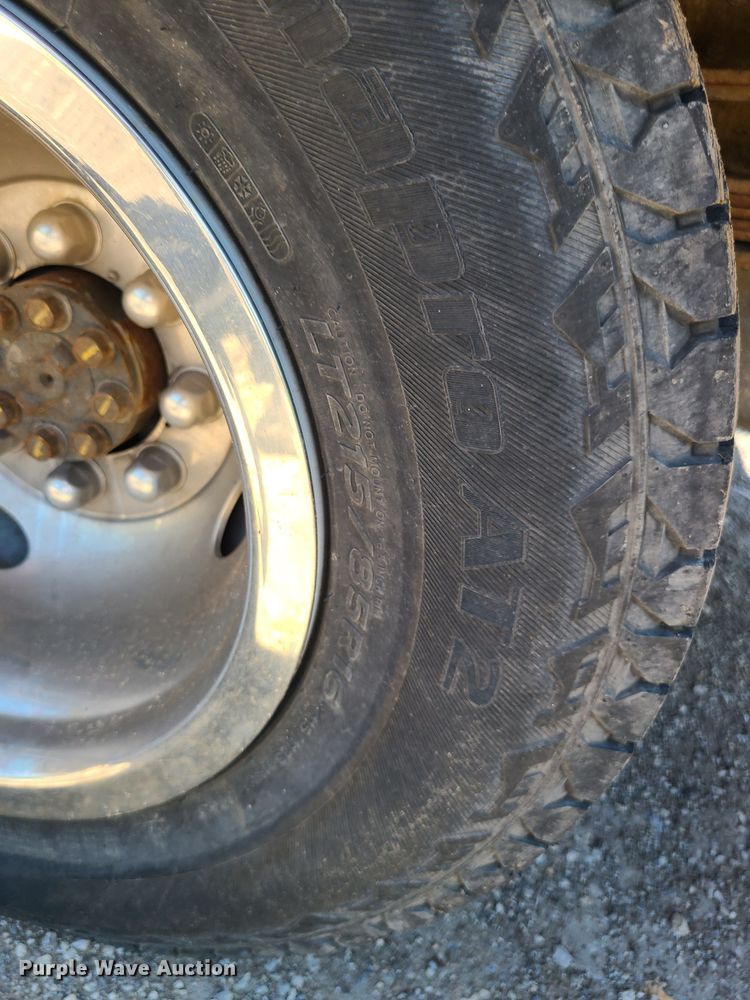 image for item MO9886 2004 Chevrolet Silverado 3500  Ext. Cab pickup truck