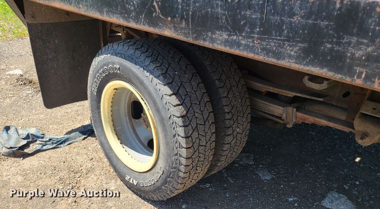 image for item MO9886 2004 Chevrolet Silverado 3500  Ext. Cab pickup truck