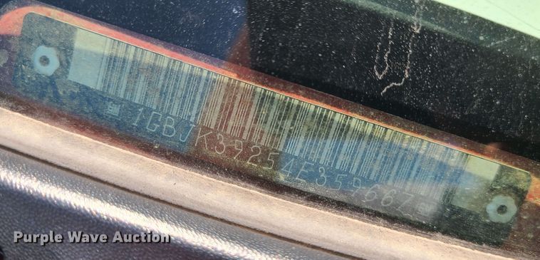 image for item MO9886 2004 Chevrolet Silverado 3500  Ext. Cab pickup truck