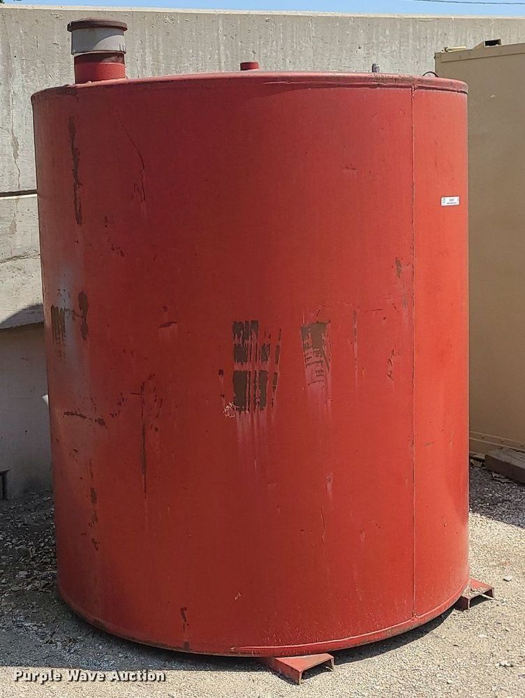 image for item MO9891 Oil tank