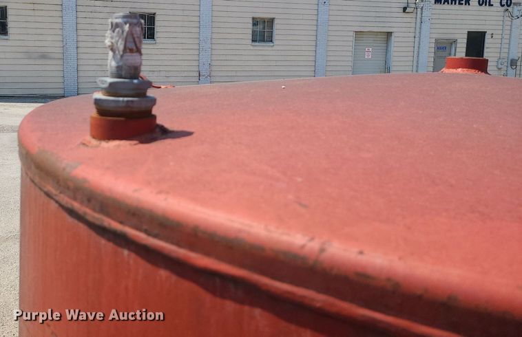 image for item MO9891 Oil tank