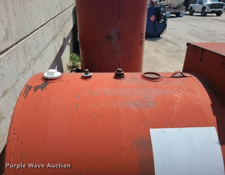 image for item MO9892 Oil tank