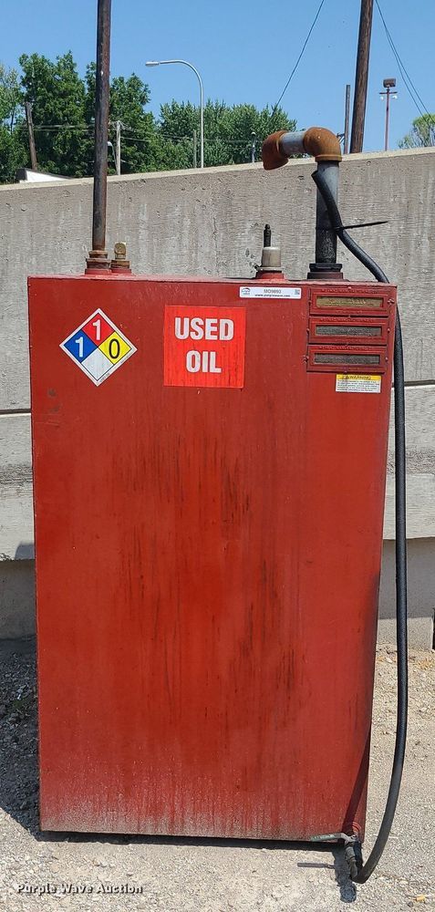 image for item MO9893 Oil tank