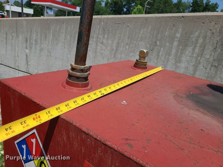 image for item MO9893 Oil tank