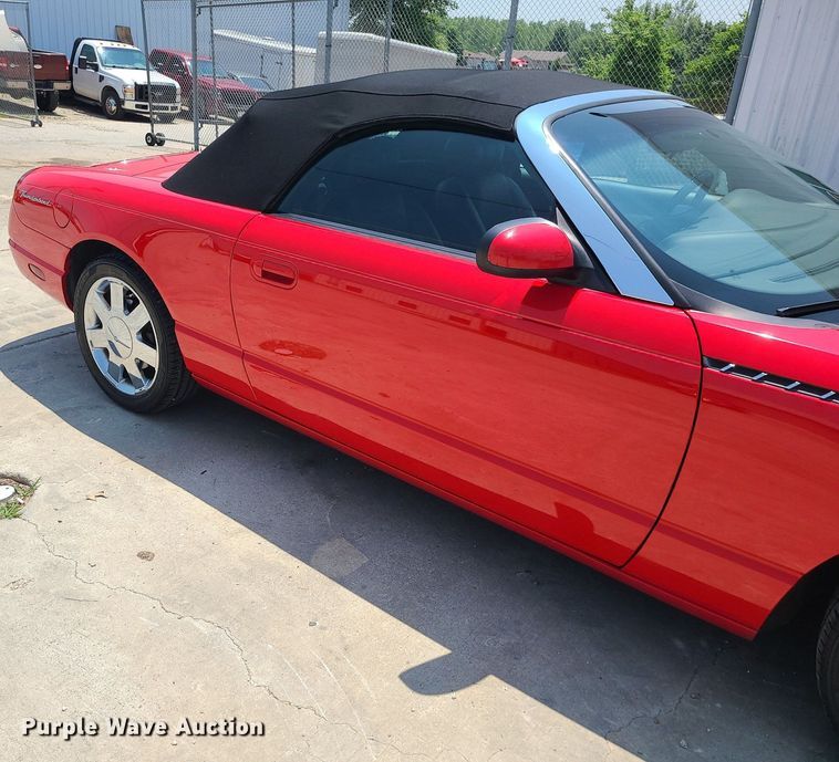 image for item MO9895 2002 Ford Thunderbird  convertible