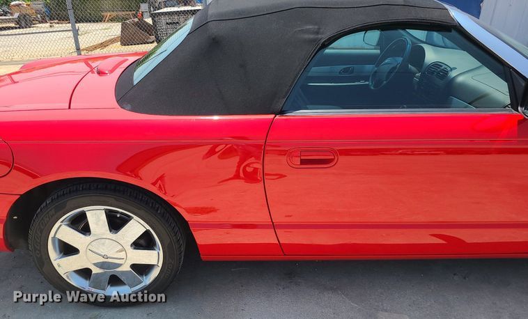 image for item MO9895 2002 Ford Thunderbird  convertible