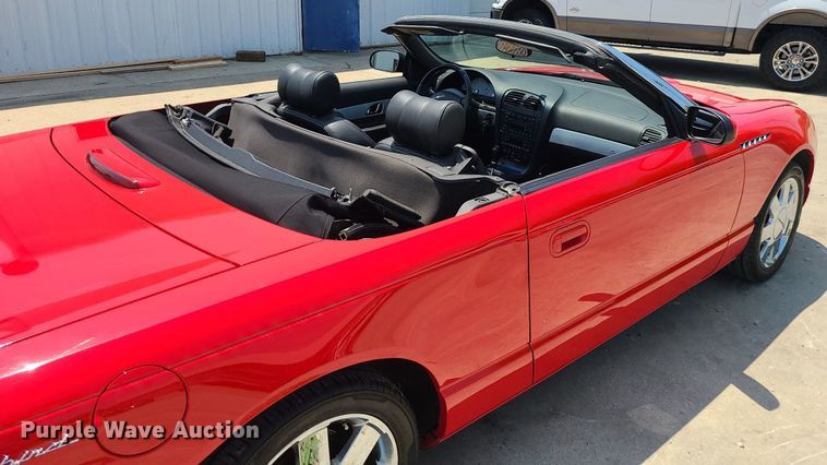 image for item MO9895 2002 Ford Thunderbird  convertible