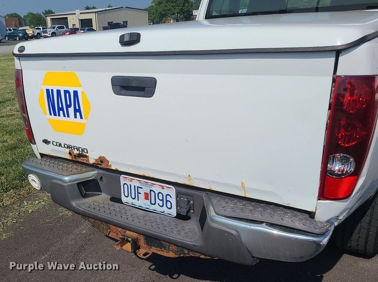 image for item MO9900 2008 Chevrolet Colorado  Ext. Cab pickup truck