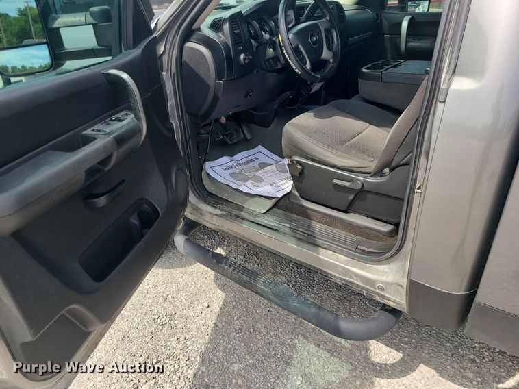 image for item MO9924 2007 Chevrolet Silverado 2500HD  pickup truck