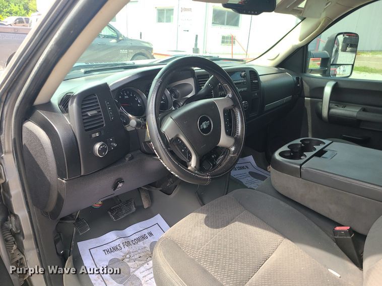 image for item MO9924 2007 Chevrolet Silverado 2500HD  pickup truck