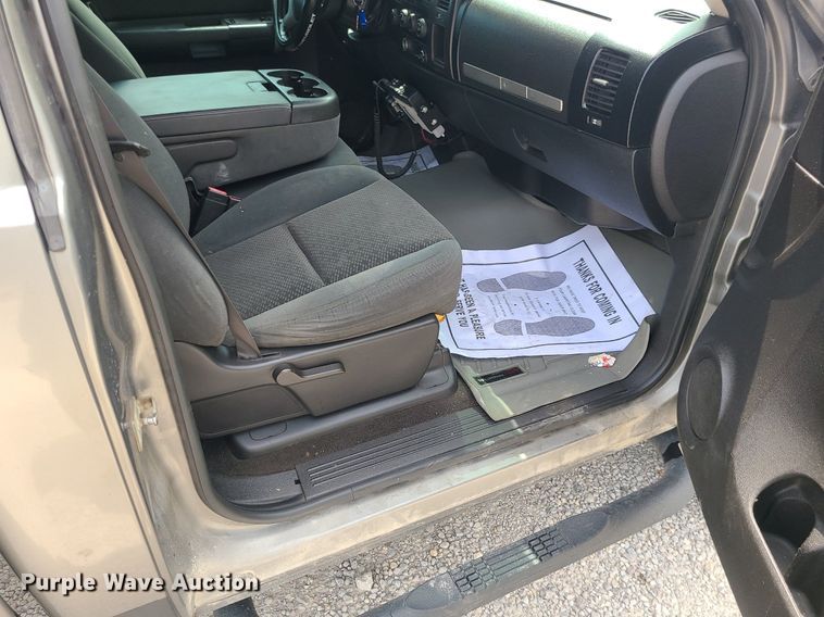image for item MO9924 2007 Chevrolet Silverado 2500HD  pickup truck