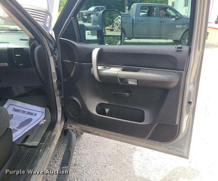 image for item MO9924 2007 Chevrolet Silverado 2500HD  pickup truck