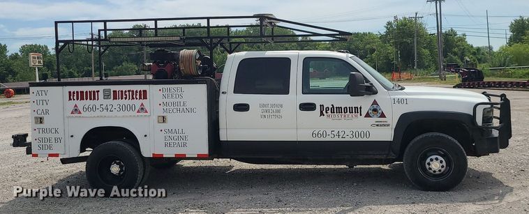 image for item MO9925 2001 Chevrolet Silverado 3500  Crew Cab utility bed pickup truck