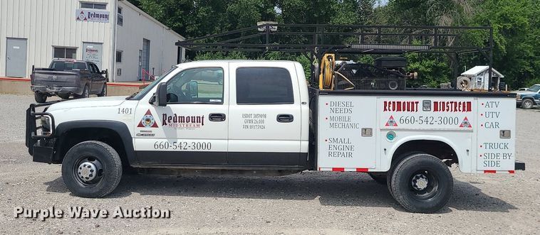 image for item MO9925 2001 Chevrolet Silverado 3500  Crew Cab utility bed pickup truck