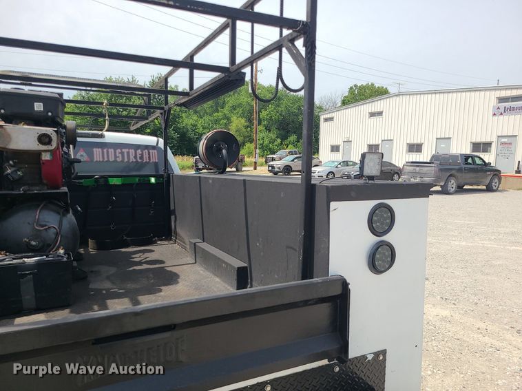 image for item MO9925 2001 Chevrolet Silverado 3500  Crew Cab utility bed pickup truck