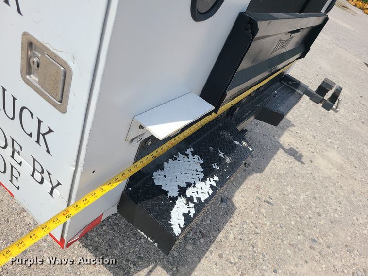 image for item MO9925 2001 Chevrolet Silverado 3500  Crew Cab utility bed pickup truck