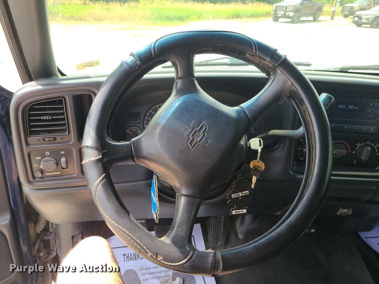 image for item MO9925 2001 Chevrolet Silverado 3500  Crew Cab utility bed pickup truck