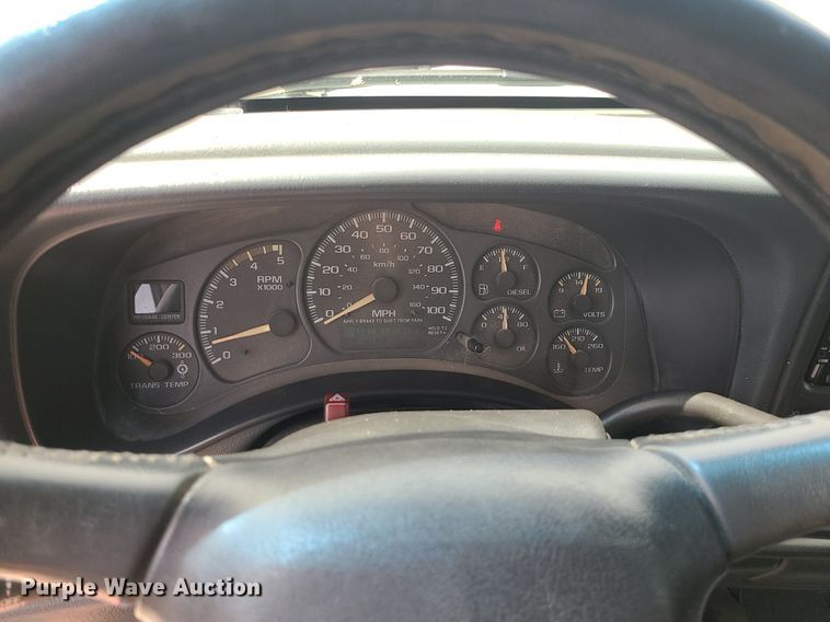 image for item MO9925 2001 Chevrolet Silverado 3500  Crew Cab utility bed pickup truck