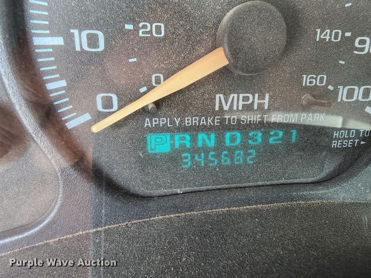 image for item MO9925 2001 Chevrolet Silverado 3500  Crew Cab utility bed pickup truck