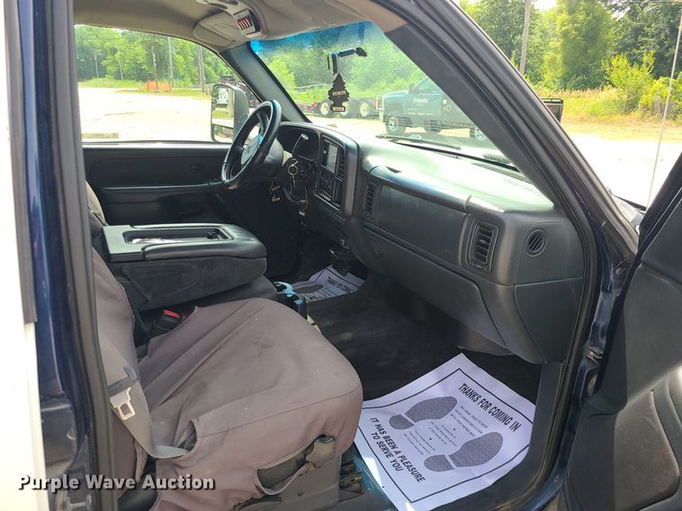 image for item MO9925 2001 Chevrolet Silverado 3500  Crew Cab utility bed pickup truck