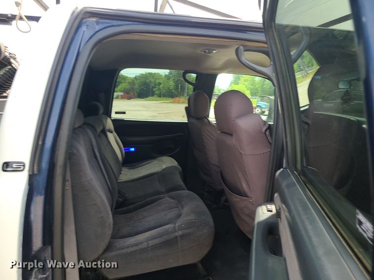 image for item MO9925 2001 Chevrolet Silverado 3500  Crew Cab utility bed pickup truck