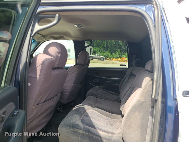 image for item MO9925 2001 Chevrolet Silverado 3500  Crew Cab utility bed pickup truck