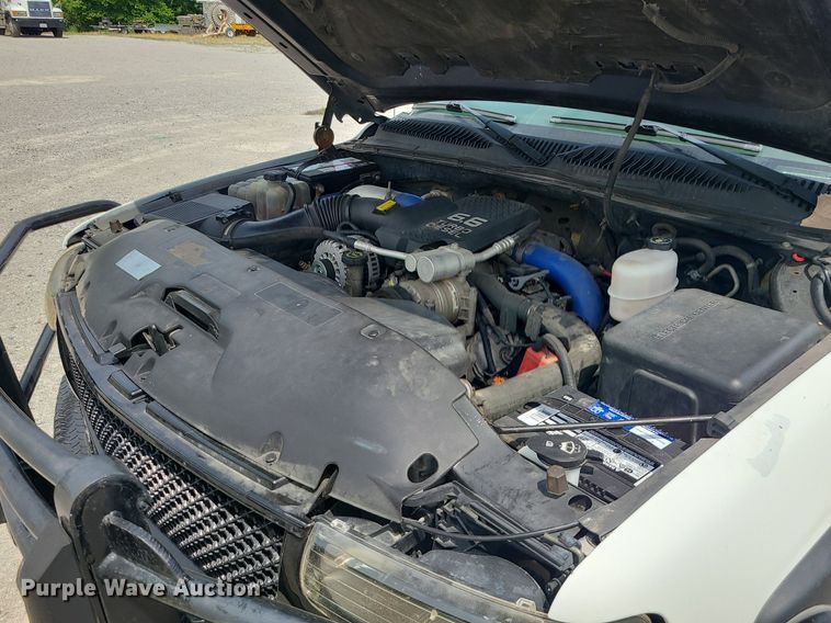 image for item MO9925 2001 Chevrolet Silverado 3500  Crew Cab utility bed pickup truck