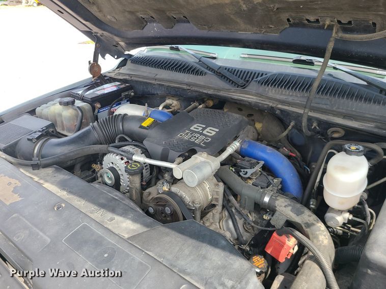 image for item MO9925 2001 Chevrolet Silverado 3500  Crew Cab utility bed pickup truck