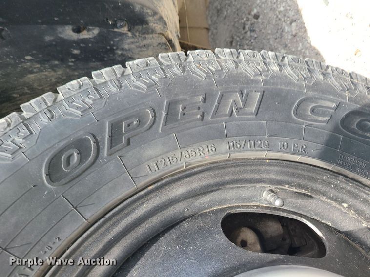 image for item MO9925 2001 Chevrolet Silverado 3500  Crew Cab utility bed pickup truck