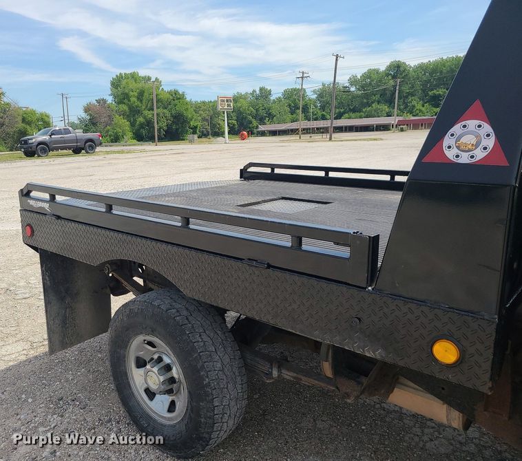 image for item MO9933 2010 Chevrolet Silverado 3500HD  flatbed pickup truck