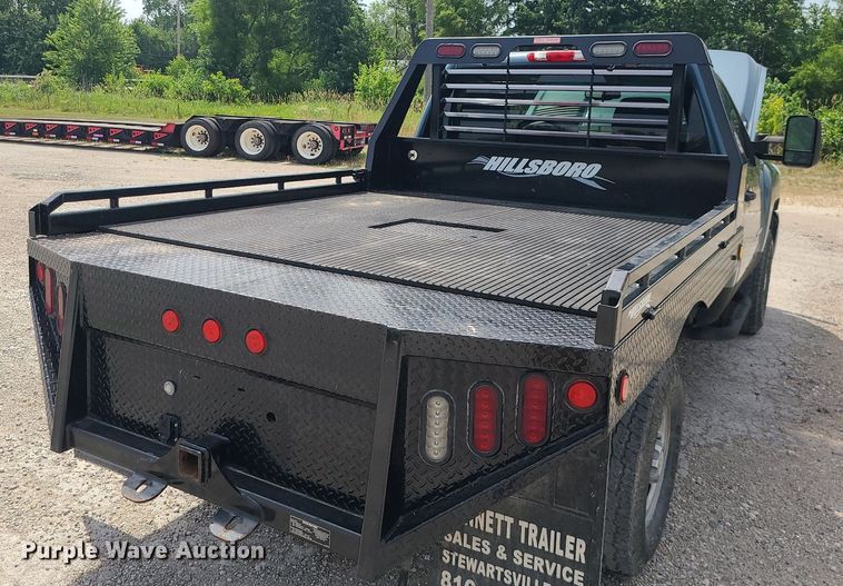 image for item MO9933 2010 Chevrolet Silverado 3500HD  flatbed pickup truck