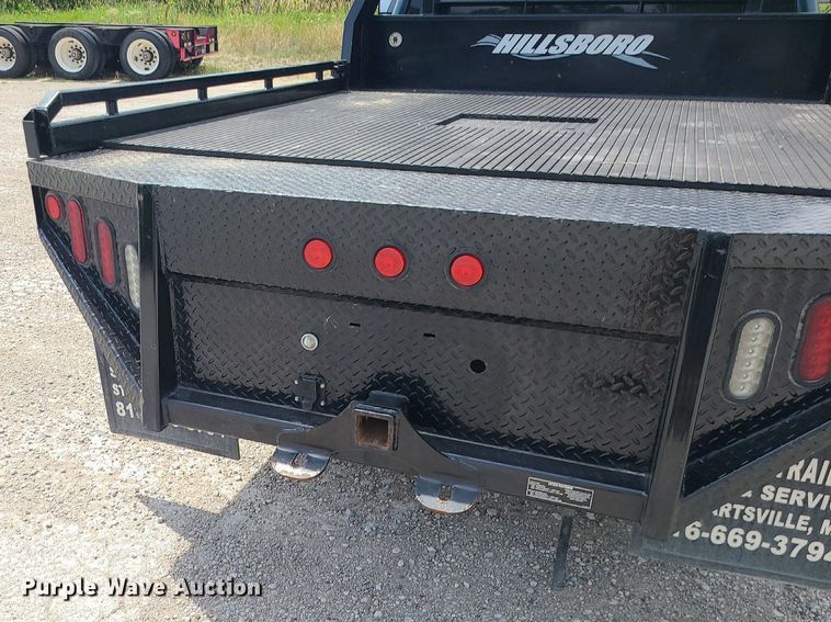 image for item MO9933 2010 Chevrolet Silverado 3500HD  flatbed pickup truck