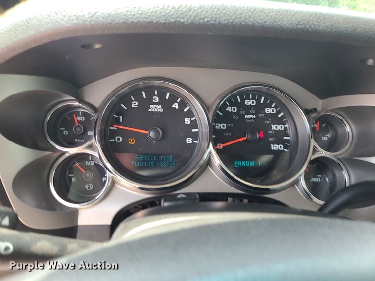 image for item MO9933 2010 Chevrolet Silverado 3500HD  flatbed pickup truck