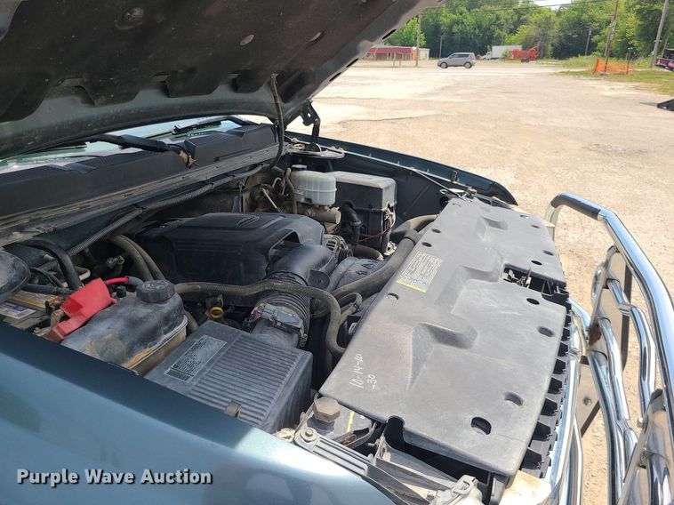 image for item MO9933 2010 Chevrolet Silverado 3500HD  flatbed pickup truck