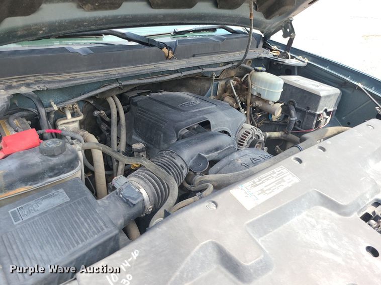 image for item MO9933 2010 Chevrolet Silverado 3500HD  flatbed pickup truck