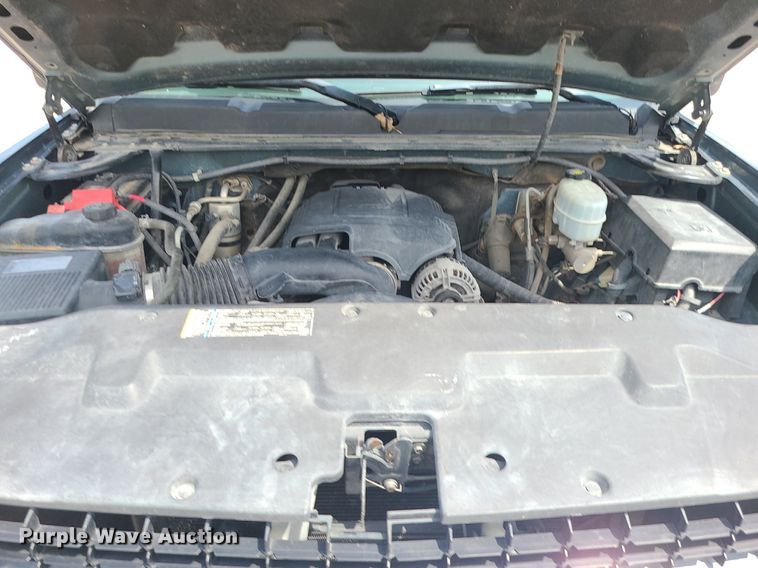 image for item MO9933 2010 Chevrolet Silverado 3500HD  flatbed pickup truck