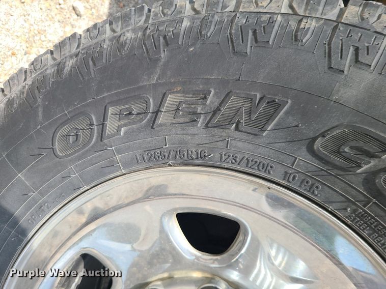 image for item MO9933 2010 Chevrolet Silverado 3500HD  flatbed pickup truck